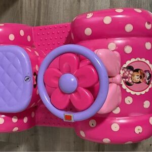 I am selling my daughter Minnie Mouse riding car.
